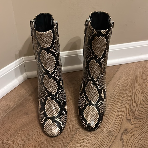 NEW French Connection Snake Print Zippered Boots Size 38 - Picture 5 of 6